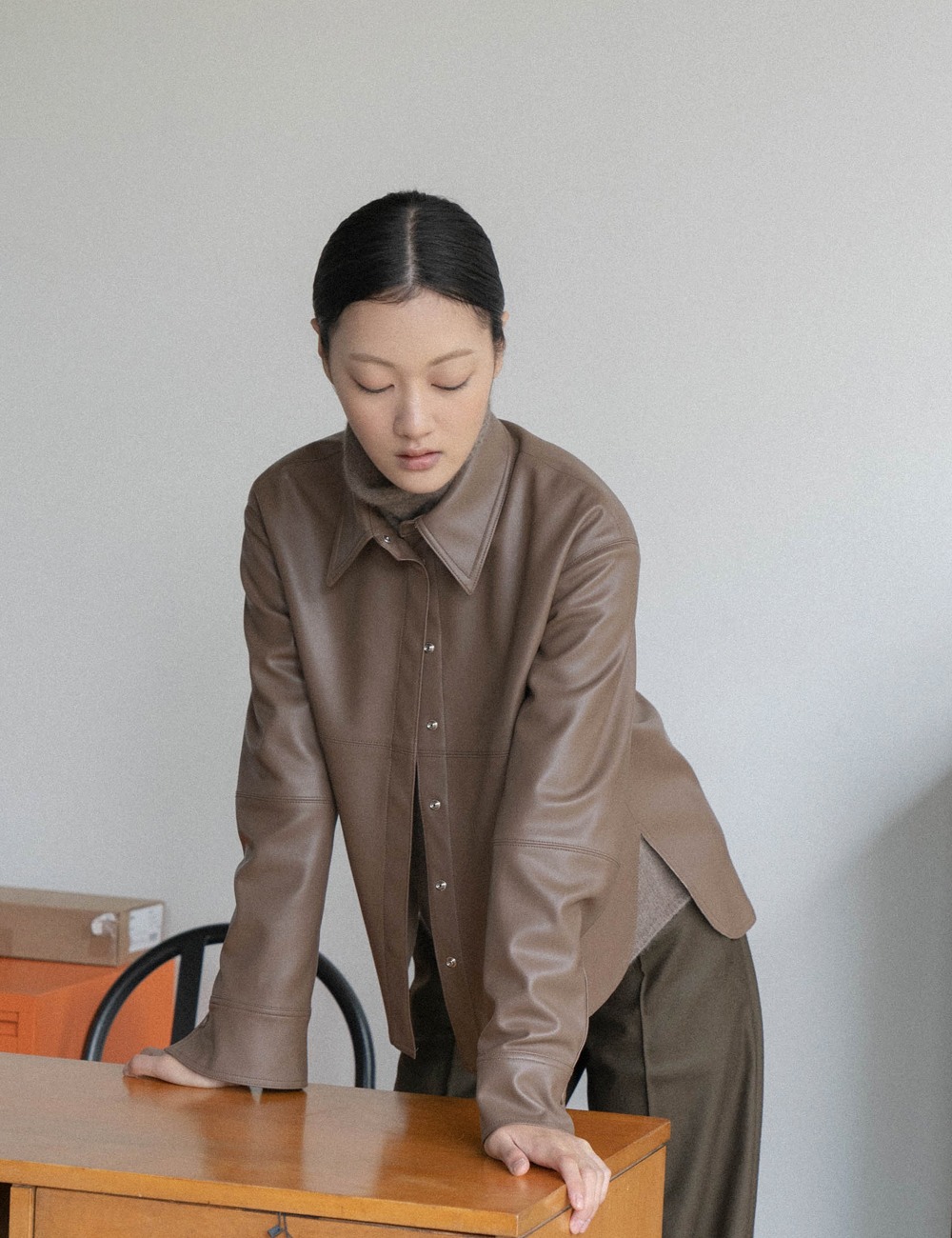르미아 leMIA-에센셜 레더 셔츠 자켓 [brown]